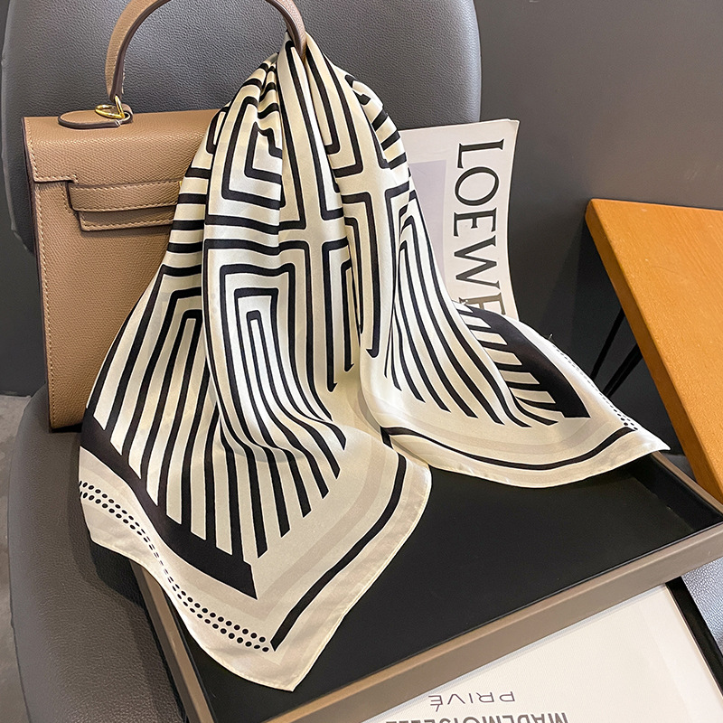 Luxury Brand Neckerchief Sprin - Wrist Wraps 评论和价格