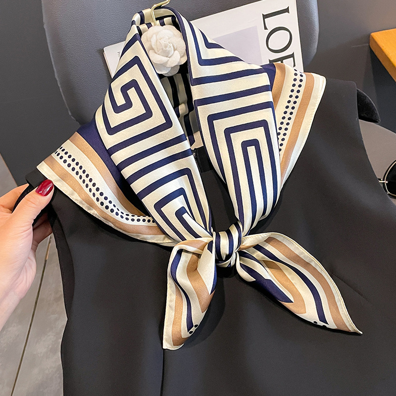 Luxury Brand Neckerchief Sprin - Wrist Wraps 评论和价格